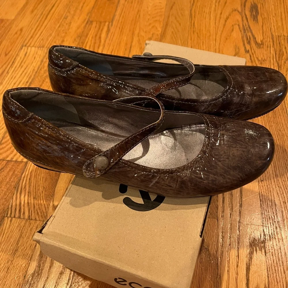 Ecco Mary Jane Grey Swirl Patent Leather Flats - size 39 EU - Picture 2 of 10